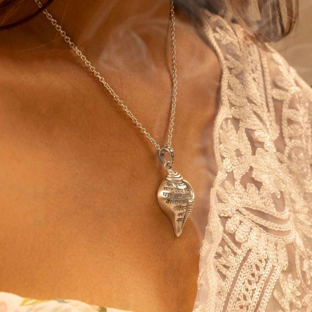 Shri Krishna Shankha Pendant with Chain: Divine Elegance for Daily Wear
